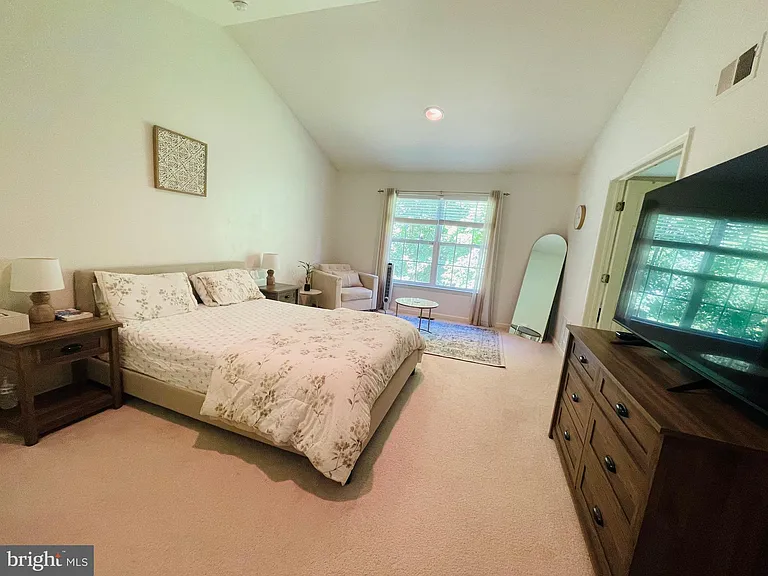 46 Hoover Ave — Photo 14