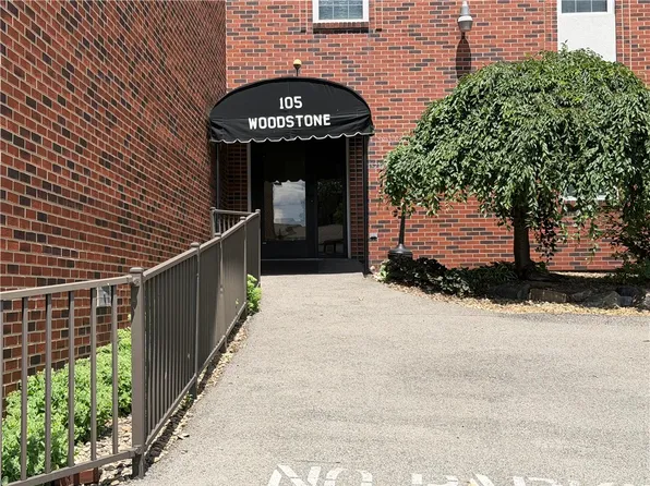 105 Woodstone Ln APT 61, New Kensington, PA 15068