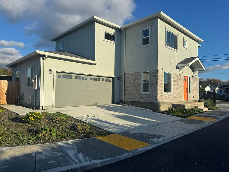 22390 Salwan Pl — Photo 46