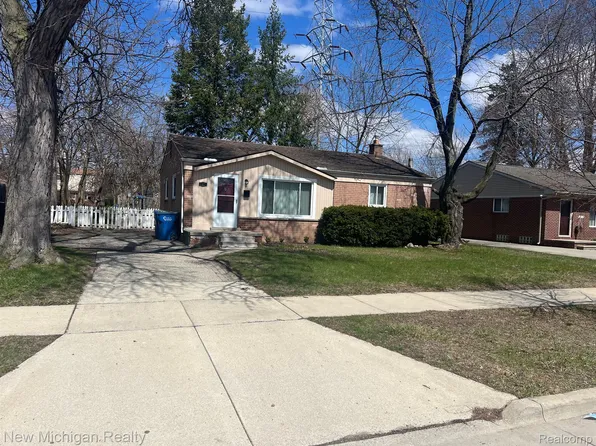 4477 Holmes Dr, Warren, MI 48092