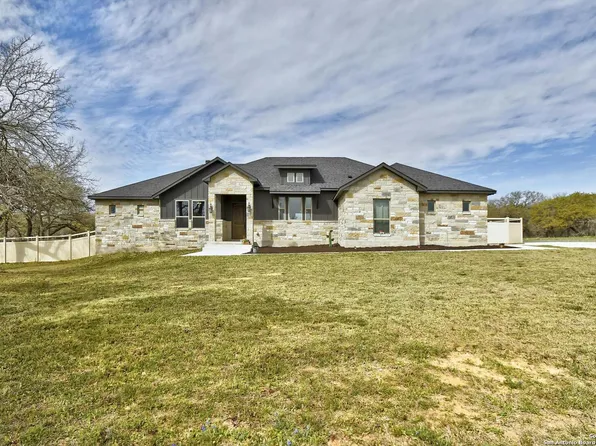 109 Owen Ridge Drive, La Vernia, TX 78121