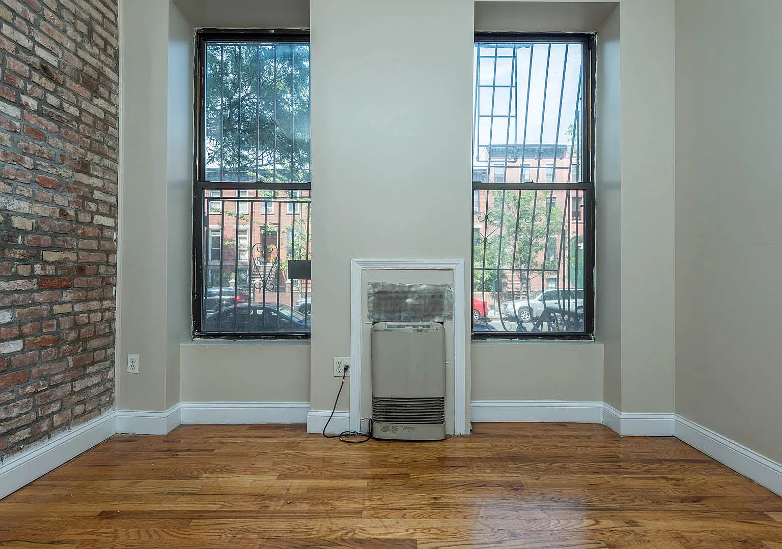 346 Gates Avenue — Photo 2