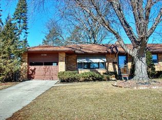 1326 Demmond St, Elgin, IL 60123