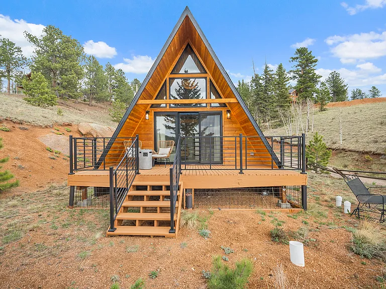 107 Lake Dr E — Photo 1
