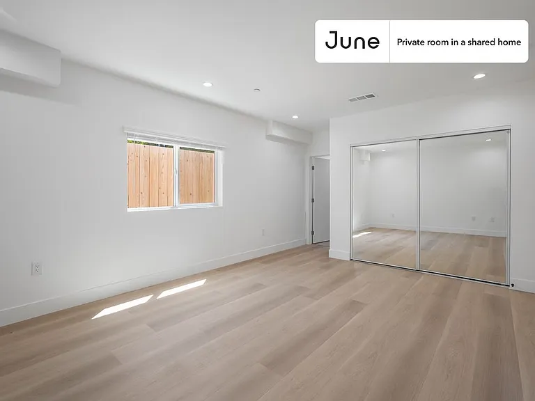 1321 N June St #A — Photo 2