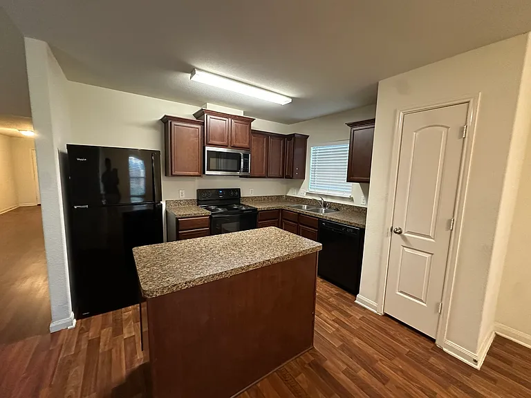 1818 Clegg St — Photo 29