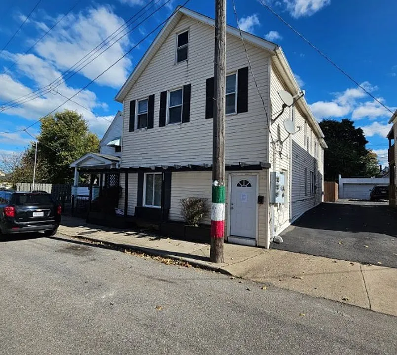 1327 W 67th St