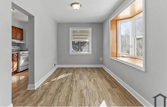 4th image of 1931 Dineen Dr