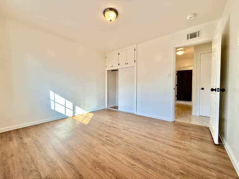 1268 W Avenue H12 — Photo 13