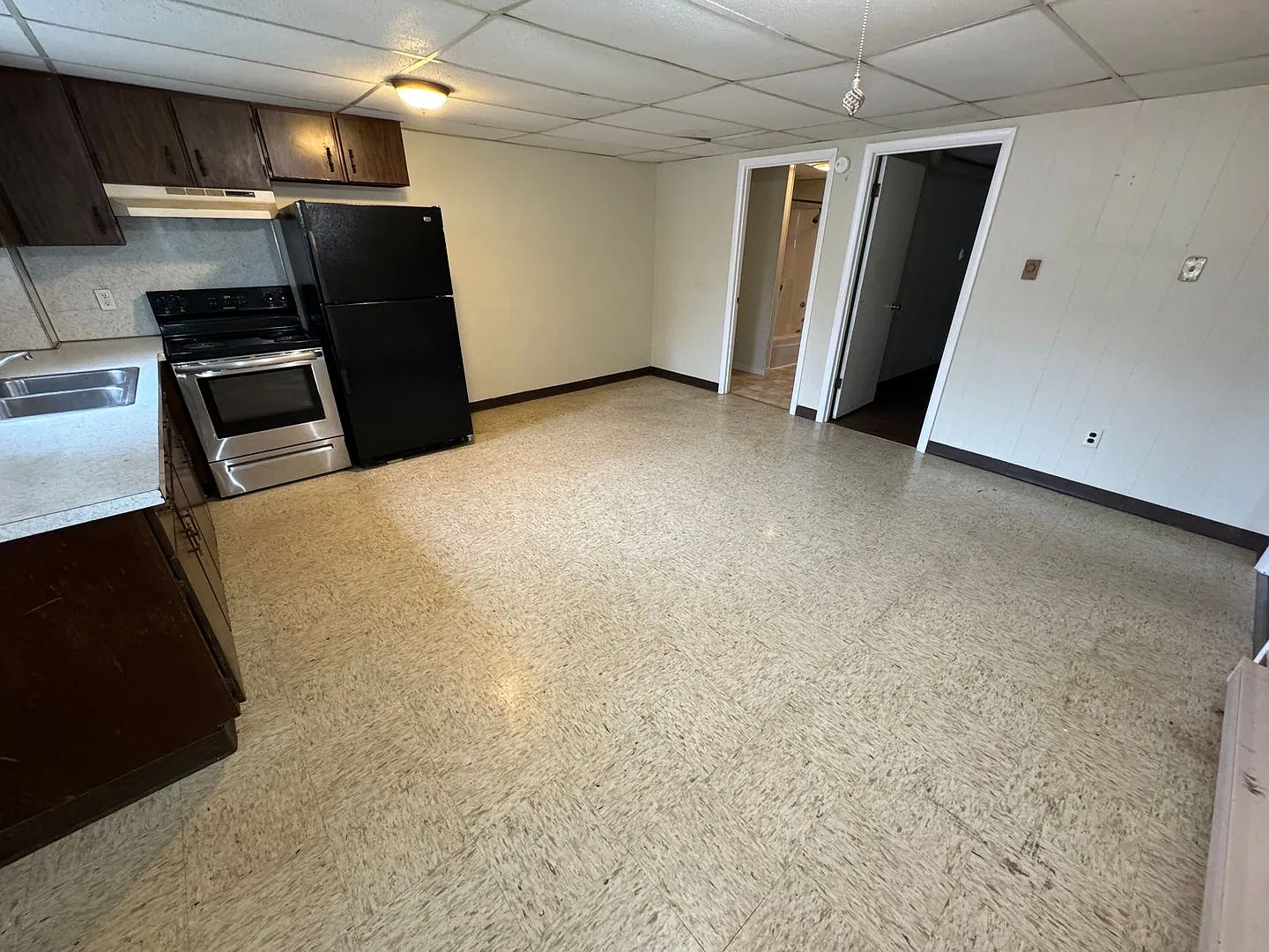 One Floor, Two Bedroom Apartment in Glen Rock — Photo 2
