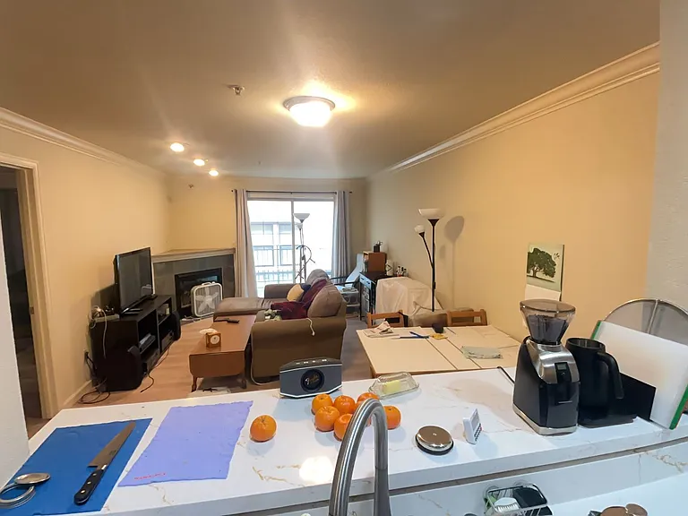 Carmona Court — Photo 3