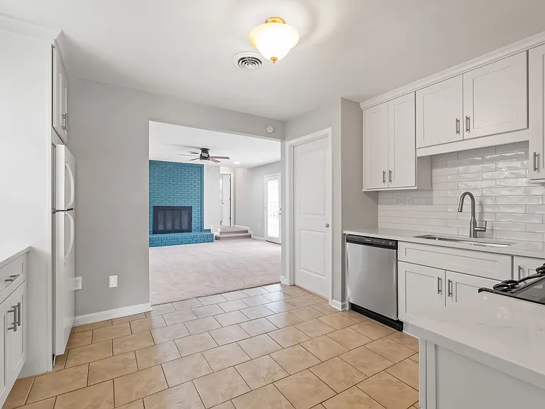 5054 Curtiswood Dr — Photo 7