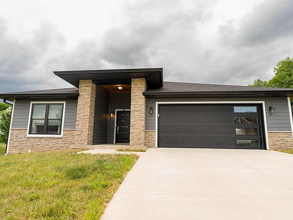 2nd image of 1039 E Rachel Way