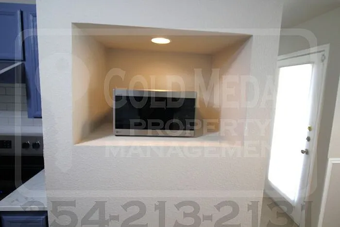 302 James Loop — Photo 8