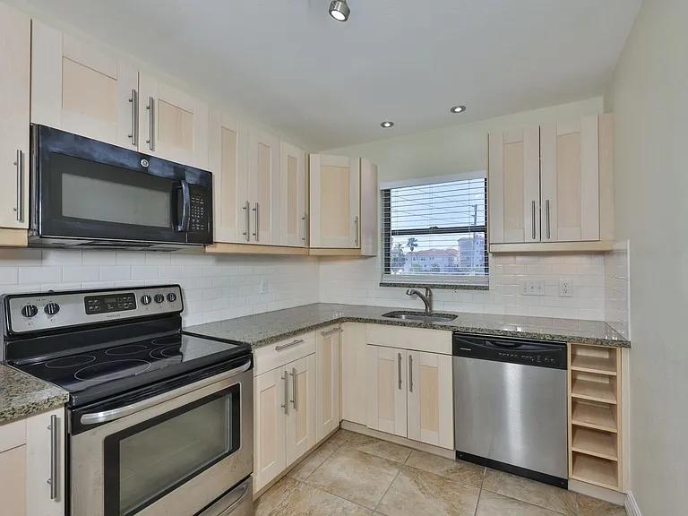 10220 Gulf Blvd #1 — Photo 14