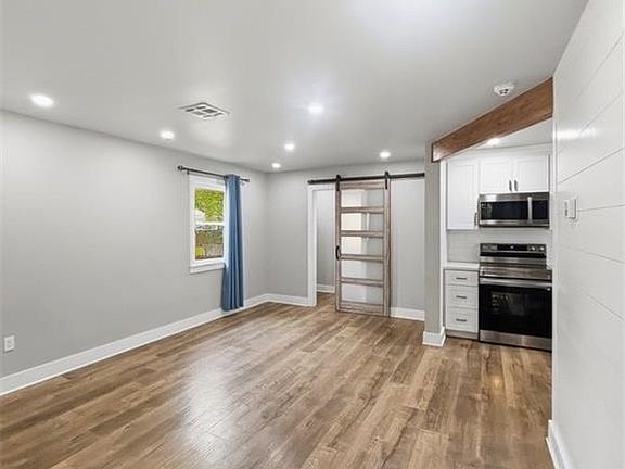 4th image of 66112 Hickory St