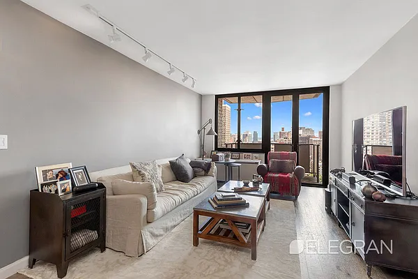 Sold by (Legacy) Elegran | media 1
