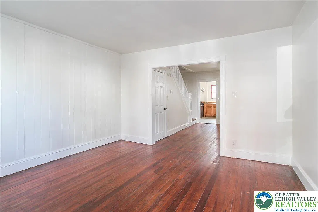 3 bed, 1200 sqft, $1,650 — Photo 2