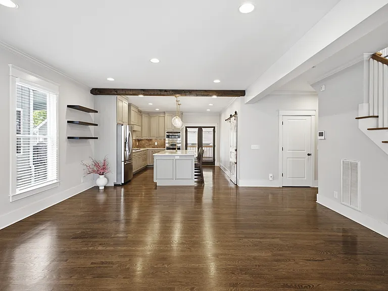 1102 Caldwell Ave — Photo 93