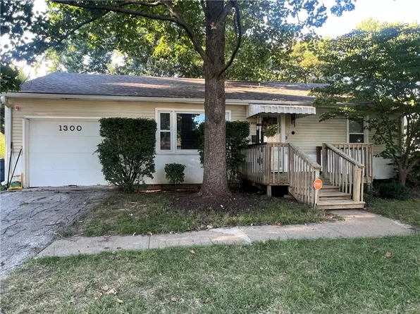 1300 NE 67th Ter, Gladstone, MO 64118