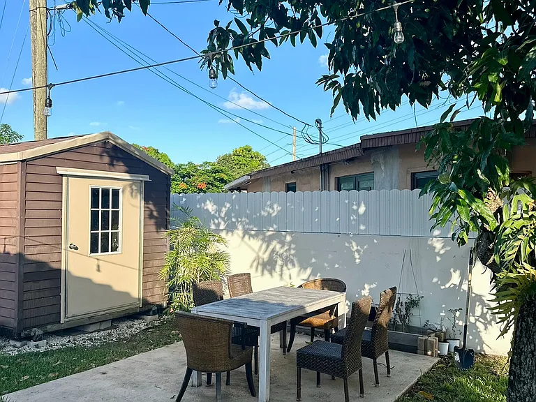 321 Tamiami Blvd — Photo 24