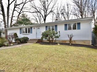 11 Highland Rd, Oak Ridge, NJ 07438