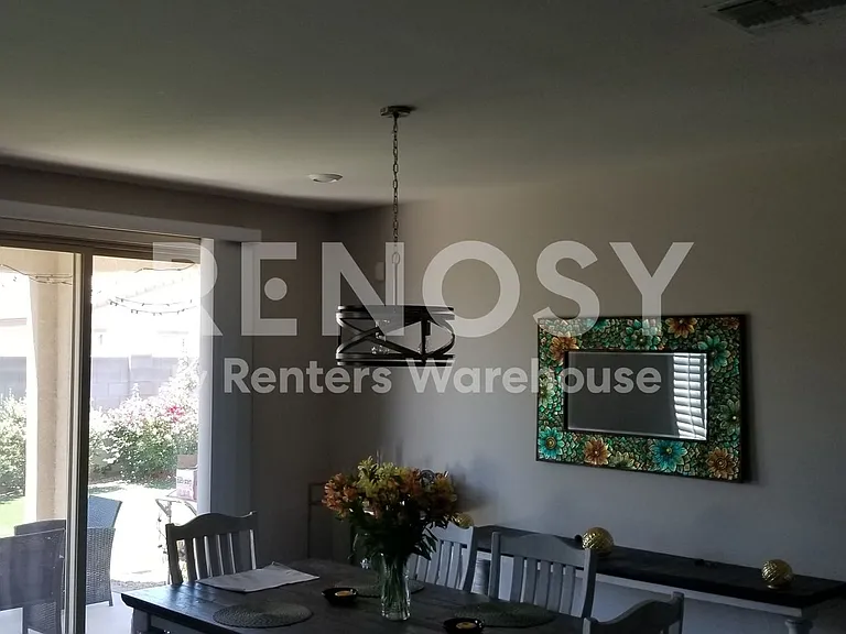 1803 E Grove St — Photo 8