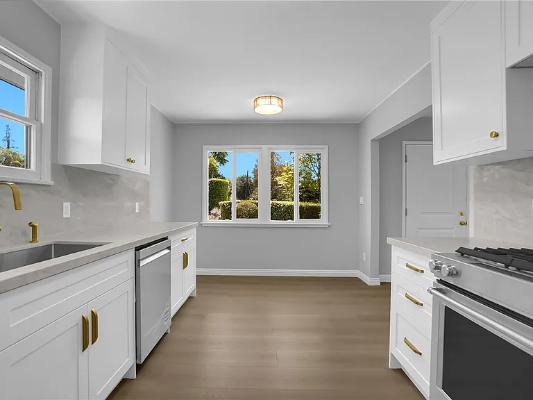 325 W Le Roy Ave — Photo 46