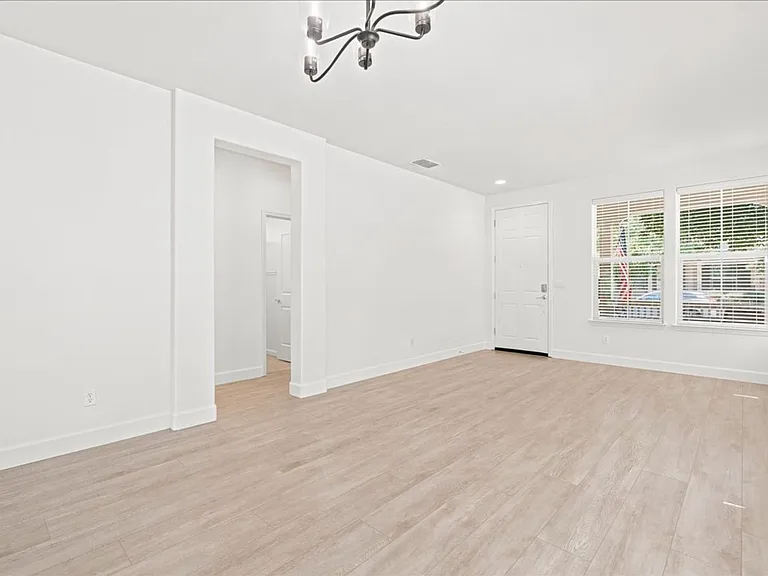 3169 Parkham Dr — Photo 5