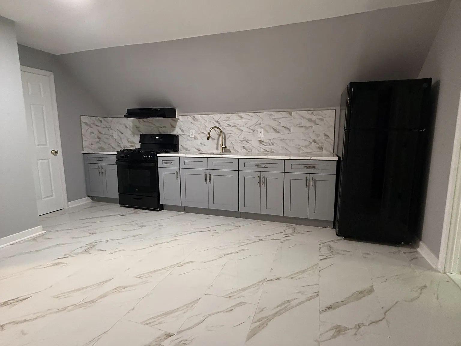 2 bed, 571 sqft, $1,750 — Photo 1
