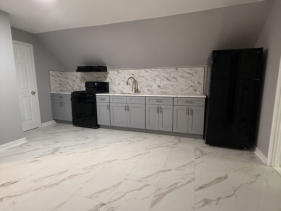 1st image of 237 Shelton Ave #3