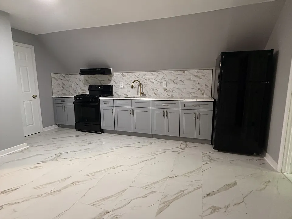 237 Shelton Ave #3