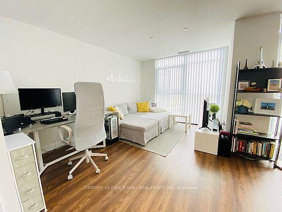 5th image of 225 Village Green Sq #2109