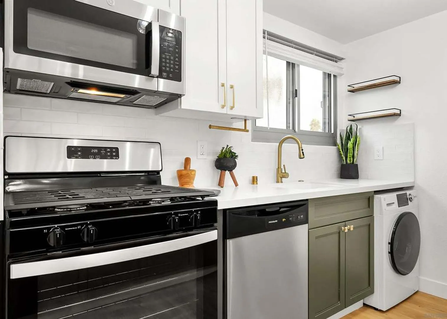 2715 A Street — Photo 3