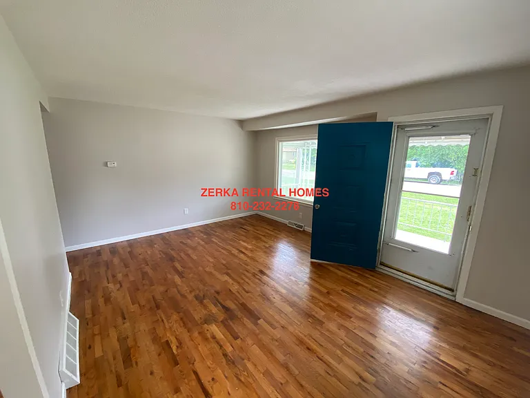 2077 Algonac Dr — Photo 4