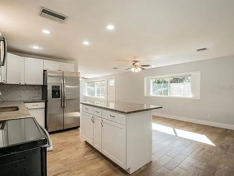 313 24th Ave E — Photo 13