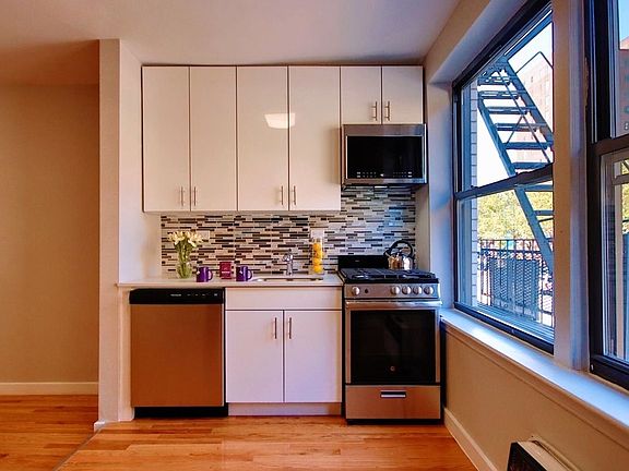 3rd image of 422 E 14th St APT 2A