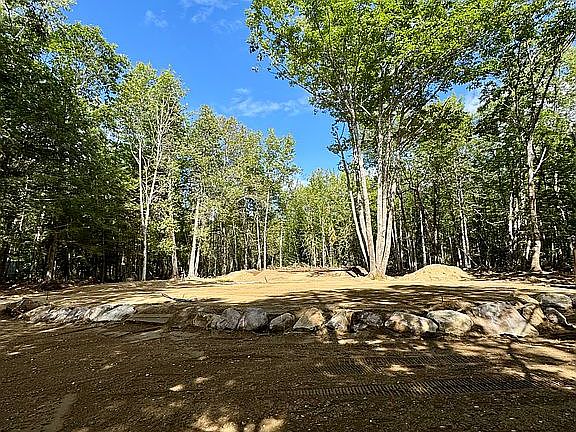 2nd image of 1375 Moody Mountain Rd