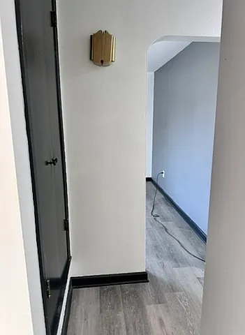 911 Broadway Ave — Photo 3