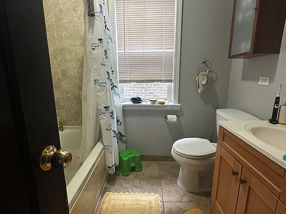 3rd image of 3306 W Wilson Ave #2
