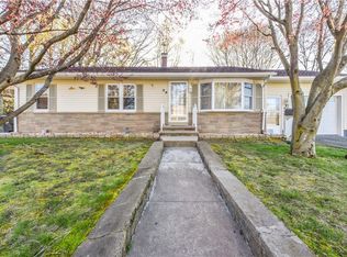 28 Arthur St, West Warwick, RI 02893