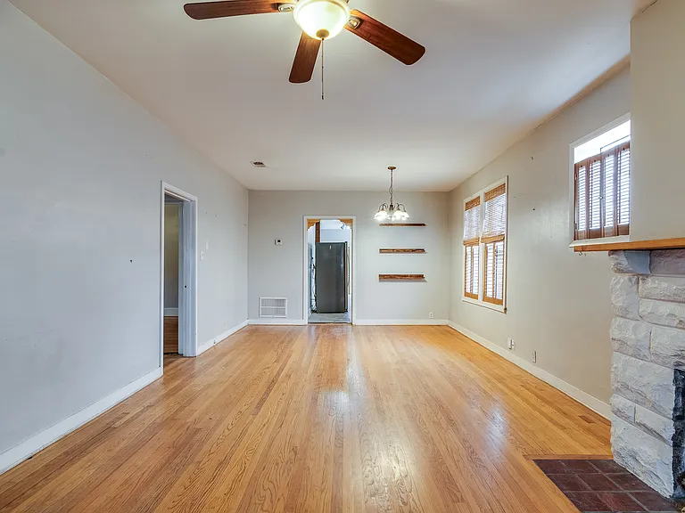 2293 Jackson Ave — Photo 5