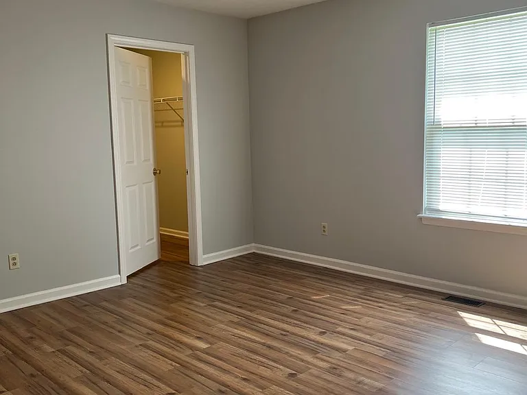 226 Tanbark Dr — Photo 2