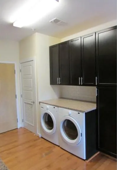 909 Perry St — Photo 11