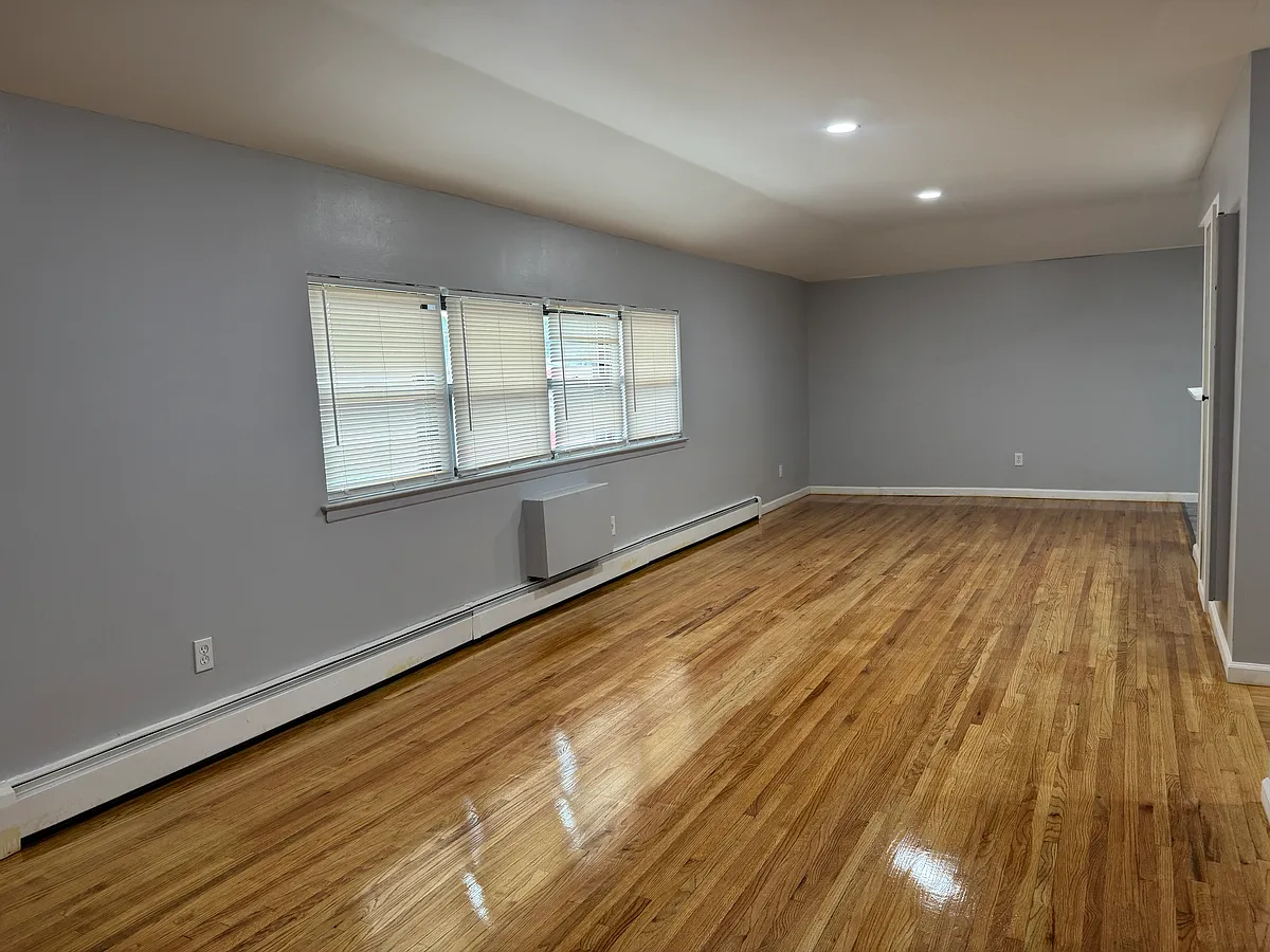 Building Photo - 59-43 174th St #3