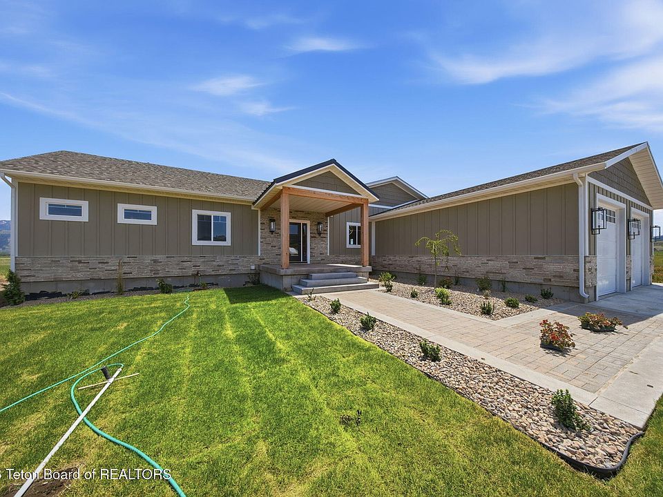 1st image of 330 Mantua Meadows Ln