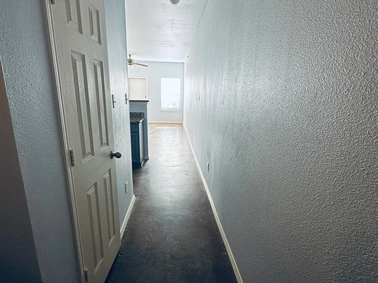 Mathom Lndg, Universal City — Photo 4