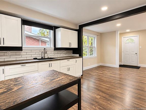 5th image of 375 Saint Anne St