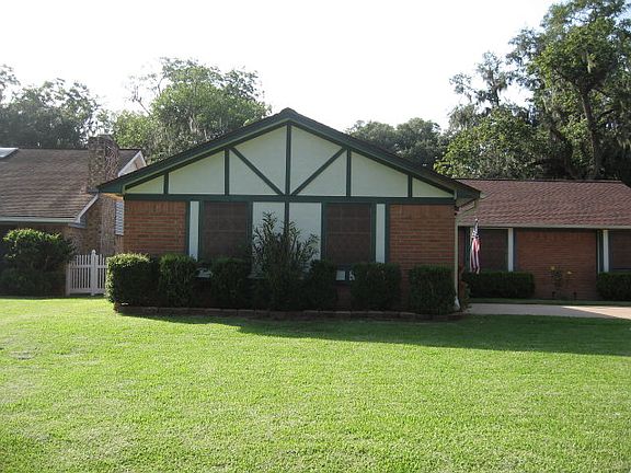 2nd image of 224 Forest Park Dr