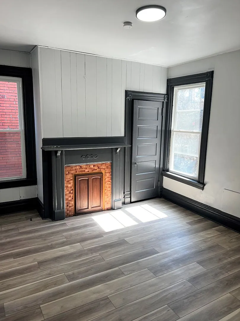 239 Watson Blvd — Photo 3